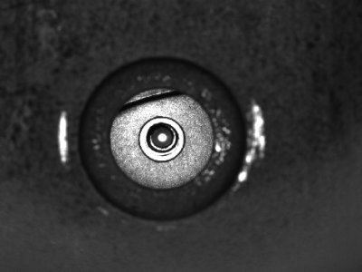 视觉检测例子：定位螺丝孔的位置